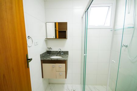 Banheiro da Suíte 1 de apartamento para alugar com 2 quartos, 72m² em Guilhermina, Praia Grande