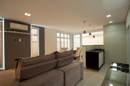 Casa de condomínio para alugar com 130m², 3 quartos e 2 vagas Casa de condomínio para alugar com 130m², 3 quartos e 2 vagasSala