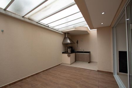 Casa de condomínio para alugar com 130m², 3 quartos e 2 vagas Casa de condomínio para alugar com 130m², 3 quartos e 2 vagasQuintal / Gourmet