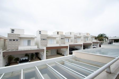 Casa de condomínio para alugar com 130m², 3 quartos e 2 vagas Casa de condomínio para alugar com 130m², 3 quartos e 2 vagasVaranda Suíte