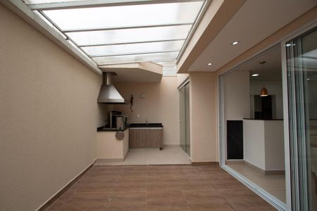 Casa de condomínio para alugar com 130m², 3 quartos e 2 vagas Casa de condomínio para alugar com 130m², 3 quartos e 2 vagasQuintal / Gourmet