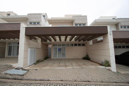 Casa de condomínio para alugar com 130m², 3 quartos e 2 vagas Casa de condomínio para alugar com 130m², 3 quartos e 2 vagasFachada