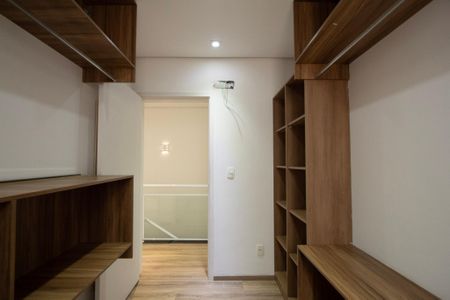 Casa de condomínio para alugar com 130m², 3 quartos e 2 vagas Casa de condomínio para alugar com 130m², 3 quartos e 2 vagasCloset / Quarto 2