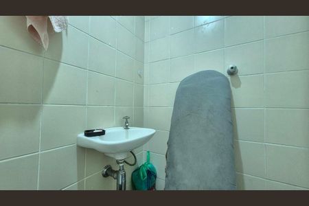 Apartamento à venda com 148m², 4 quartos e 2 vagas Apartamento à venda com 148m², 4 quartos e 2 vagasBanheiro de Serviço