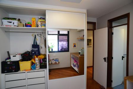Apartamento à venda com 210m², 3 quartos e 2 vagasSuíte 1