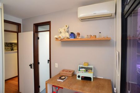 Apartamento à venda com 210m², 3 quartos e 2 vagasSuíte 1