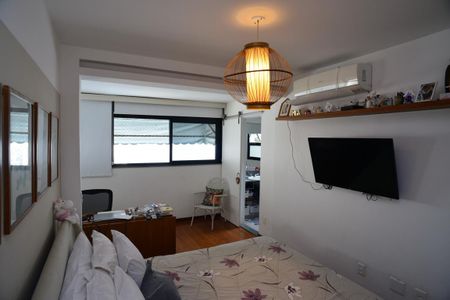 Apartamento à venda com 210m², 3 quartos e 2 vagasSuíte 2