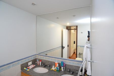 Apartamento à venda com 210m², 3 quartos e 2 vagasBanheiro Suíte 1