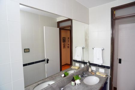 Apartamento à venda com 210m², 3 quartos e 2 vagasBanheiro Suíte Principal