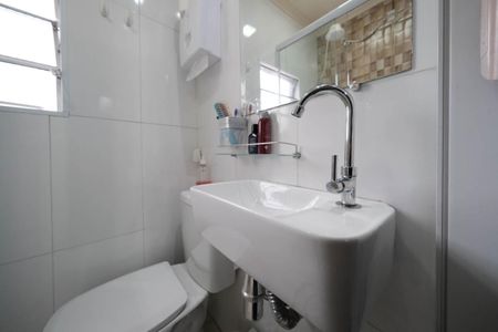 Casa para alugar com 56m², 2 quartos e sem vagaBanheiro