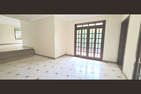 Casa de condomínio para alugar com 550m², 5 quartos e 6 vagas