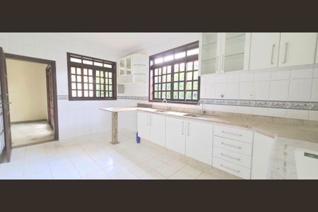 Casa de condomínio para alugar com 550m², 5 quartos e 6 vagas