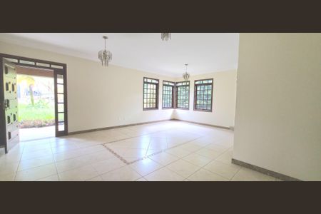 Casa de condomínio para alugar com 550m², 5 quartos e 6 vagas