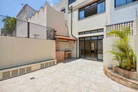 Casa à venda com 195m², 4 quartos e 4 vagas Casa à venda com 195m², 4 quartos e 4 vagasQuintal