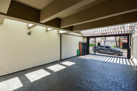 Casa à venda com 195m², 4 quartos e 4 vagas Casa à venda com 195m², 4 quartos e 4 vagasGaragem