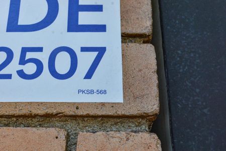 Casa à venda com 195m², 4 quartos e 4 vagas Casa à venda com 195m², 4 quartos e 4 vagasFachada