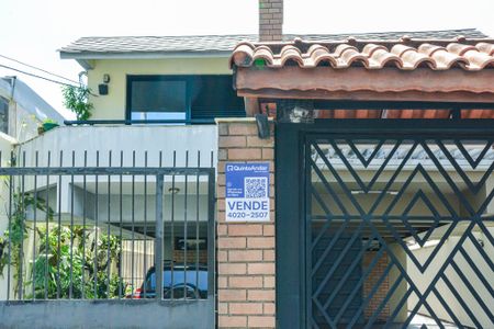 Casa à venda com 195m², 4 quartos e 4 vagas Casa à venda com 195m², 4 quartos e 4 vagasFachada