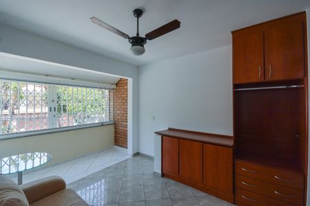 Casa à venda com 195m², 4 quartos e 4 vagas Casa à venda com 195m², 4 quartos e 4 vagasQuarto 4