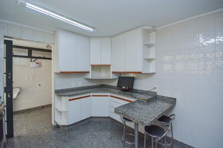 Casa à venda com 195m², 4 quartos e 4 vagas Casa à venda com 195m², 4 quartos e 4 vagasCozinha