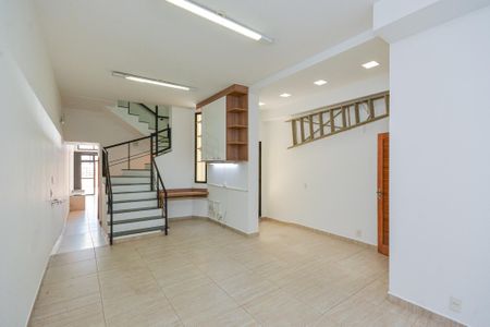Casa à venda com 195m², 4 quartos e 4 vagas Casa à venda com 195m², 4 quartos e 4 vagasEscritório/Depósito