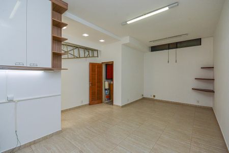Casa à venda com 195m², 4 quartos e 4 vagas Casa à venda com 195m², 4 quartos e 4 vagasEscritório/Depósito