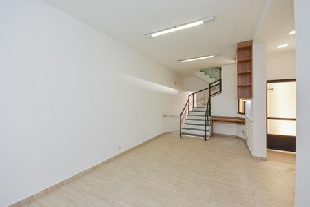 Casa à venda com 195m², 4 quartos e 4 vagas Casa à venda com 195m², 4 quartos e 4 vagasEscritório/Depósito