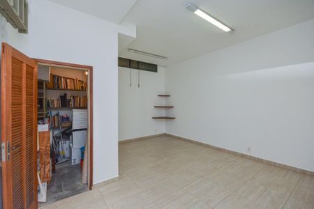 Casa à venda com 195m², 4 quartos e 4 vagas Casa à venda com 195m², 4 quartos e 4 vagasEscritório/Depósito