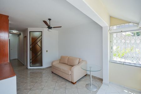 Casa à venda com 195m², 4 quartos e 4 vagas Casa à venda com 195m², 4 quartos e 4 vagasQuarto 4