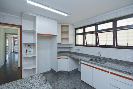 Casa à venda com 195m², 4 quartos e 4 vagas Casa à venda com 195m², 4 quartos e 4 vagasCozinha