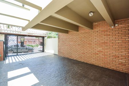 Casa à venda com 195m², 4 quartos e 4 vagas Casa à venda com 195m², 4 quartos e 4 vagasGaragem