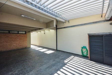 Casa à venda com 195m², 4 quartos e 4 vagas Casa à venda com 195m², 4 quartos e 4 vagasGaragem