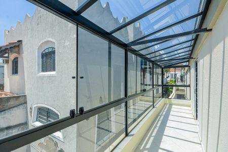 Casa à venda com 195m², 4 quartos e 4 vagas Casa à venda com 195m², 4 quartos e 4 vagasSacada