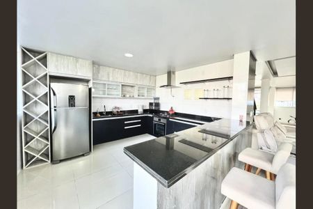 Casa de condomínio para alugar com 300m², 3 quartos e 2 vagasCozinha