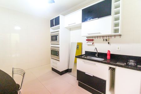Casa à venda com 140m², 3 quartos e 3 vagas Casa à venda com 140m², 3 quartos e 3 vagasCozinha