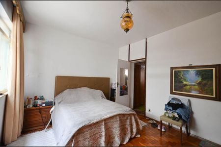 Casa à venda com 350m², 4 quartos e 4 vagasSuíte