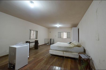 Casa à venda com 350m², 4 quartos e 4 vagasSuíte 2