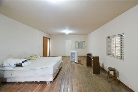 Casa à venda com 350m², 4 quartos e 4 vagasSuíte 2