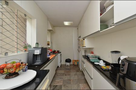 Casa à venda com 350m², 4 quartos e 4 vagasCozinha