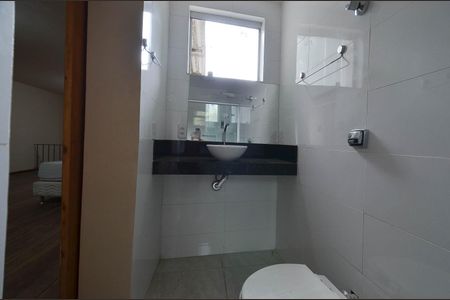 Casa à venda com 350m², 4 quartos e 4 vagasBanheiro Suíte 2