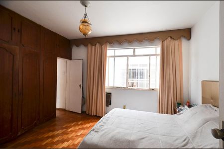 Casa à venda com 350m², 4 quartos e 4 vagasSuíte