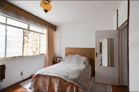 Casa à venda com 350m², 4 quartos e 4 vagasSuíte