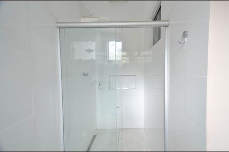 Casa à venda com 350m², 4 quartos e 4 vagasBanheiro Suíte 2