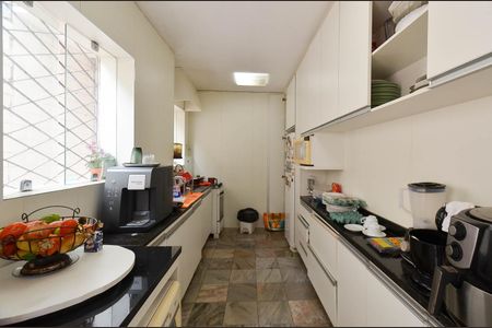 Casa à venda com 350m², 4 quartos e 4 vagasCozinha