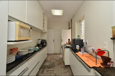 Casa à venda com 350m², 4 quartos e 4 vagasCozinha