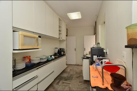 Casa à venda com 350m², 4 quartos e 4 vagasCozinha