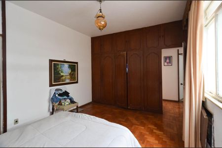 Casa à venda com 350m², 4 quartos e 4 vagasSuíte