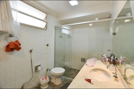 Casa à venda com 350m², 4 quartos e 4 vagasBanheiro Social