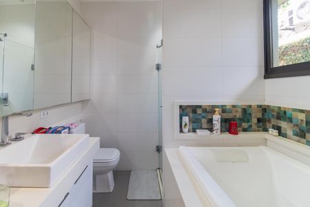 Casa à venda com 208m², 3 quartos e 3 vagasBanheiro do Quarto 1