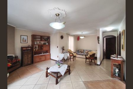 Casa para alugar com 350m², 2 quartos e 2 vagasSala 