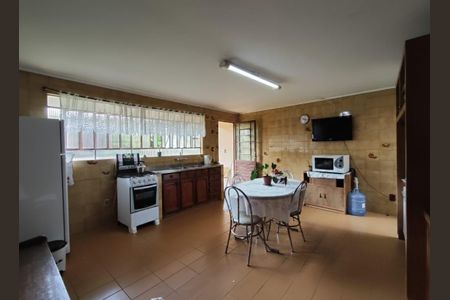 Casa para alugar com 350m², 2 quartos e 2 vagasCozinha 